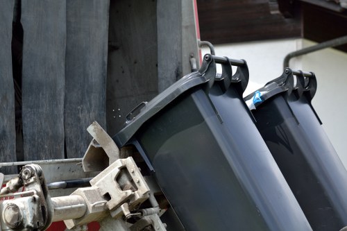Benefits of hiring a professional waste removal service